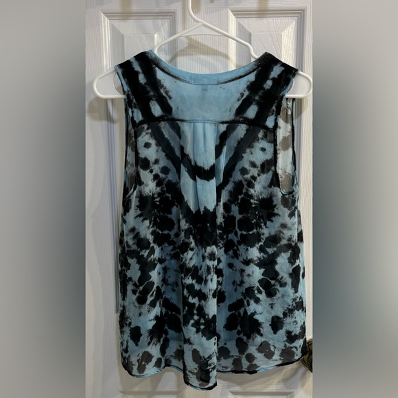 NWT Red Haute 100% silk, blue tie dye, sleeveless draped top, size small - Picture 2 of 4